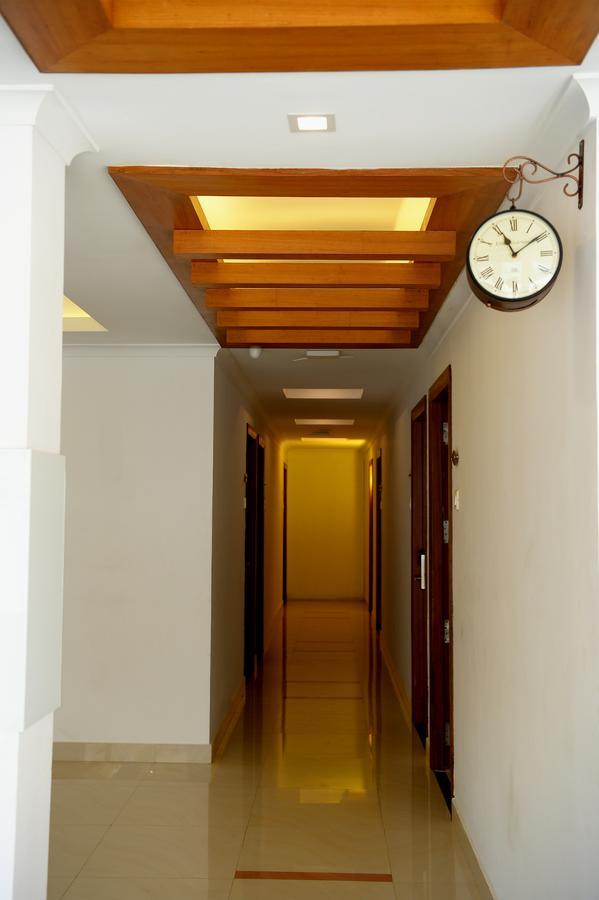 Roopmahal Hotel Thiruvananthapuram Buitenkant foto