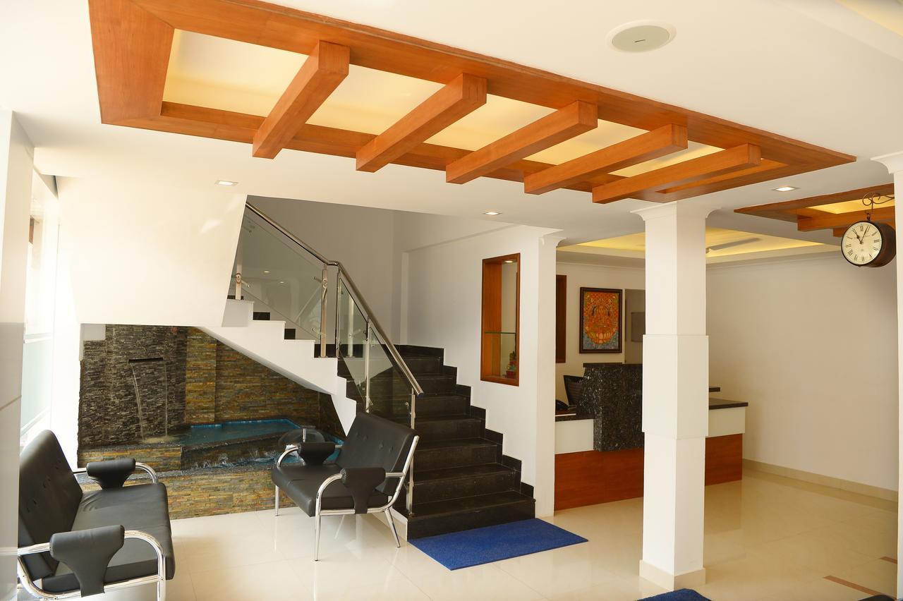 Roopmahal Hotel Thiruvananthapuram Buitenkant foto