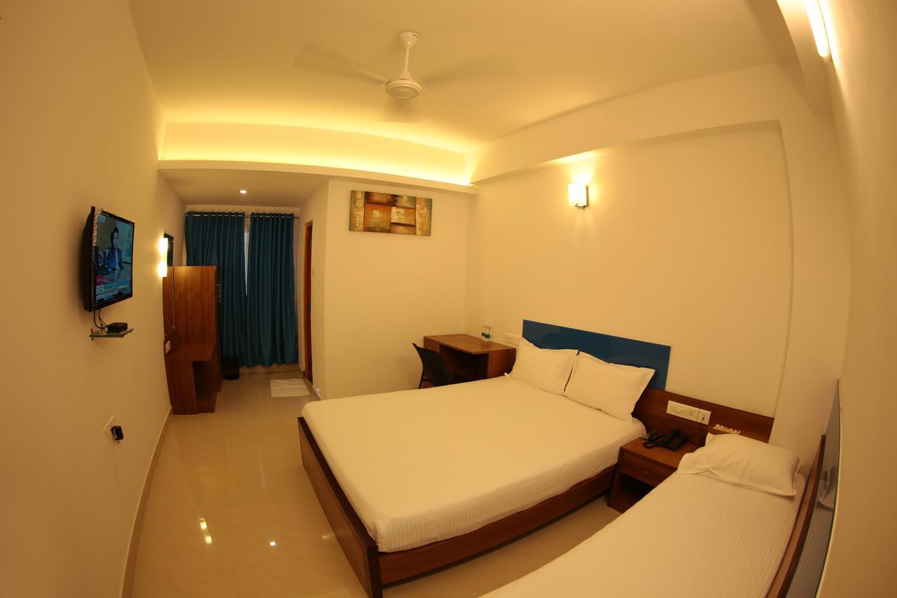 Roopmahal Hotel Thiruvananthapuram Buitenkant foto