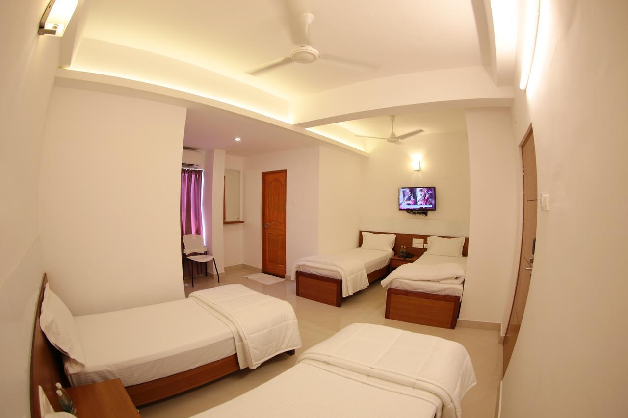 Roopmahal Hotel Thiruvananthapuram Buitenkant foto