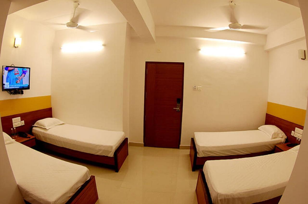 Roopmahal Hotel Thiruvananthapuram Buitenkant foto