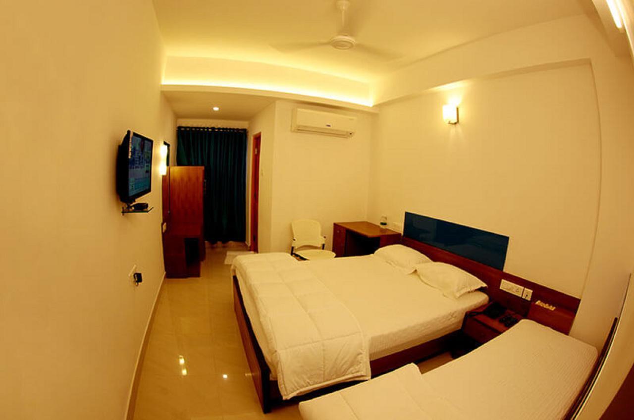 Roopmahal Hotel Thiruvananthapuram Buitenkant foto