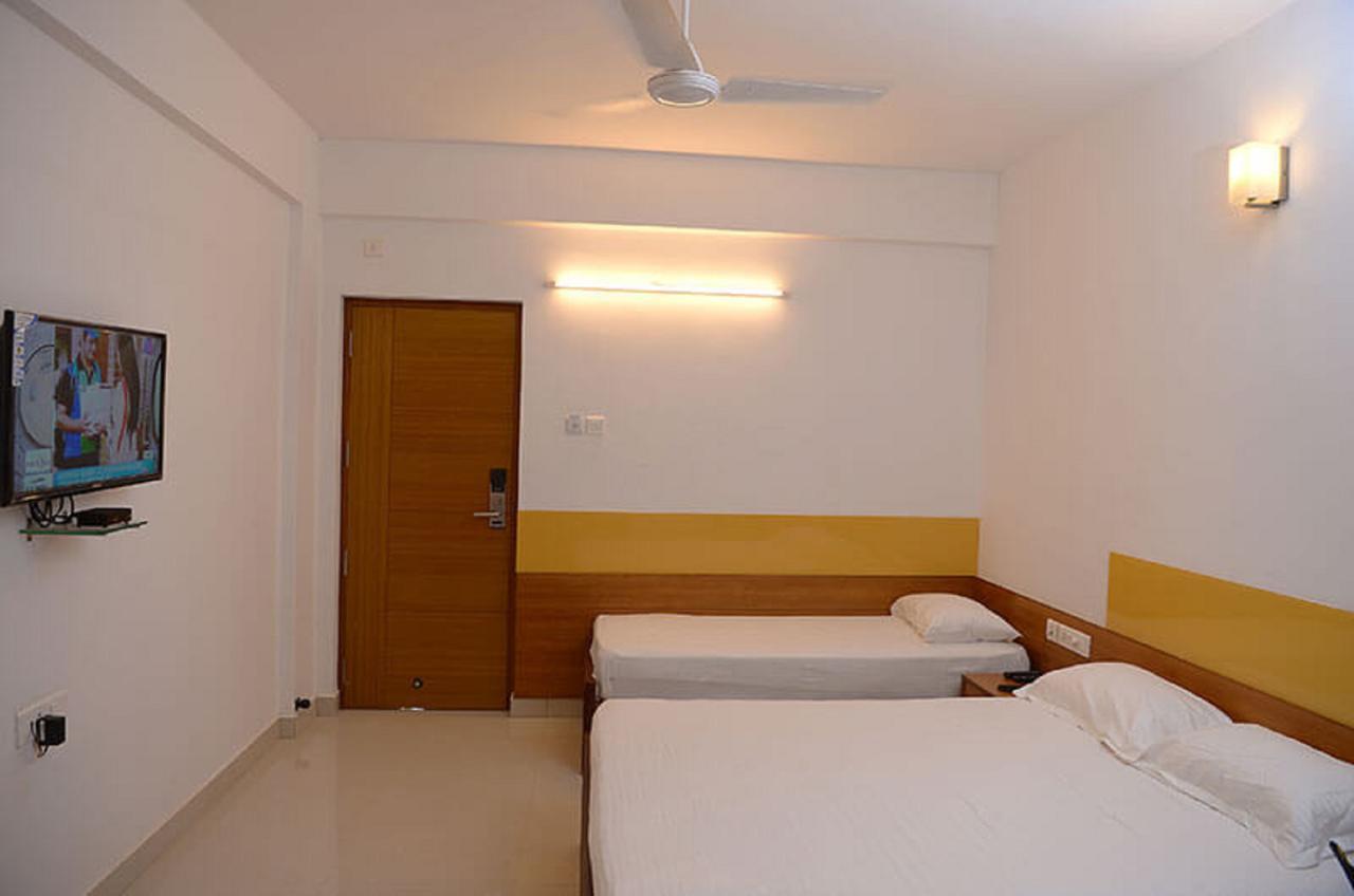 Roopmahal Hotel Thiruvananthapuram Buitenkant foto